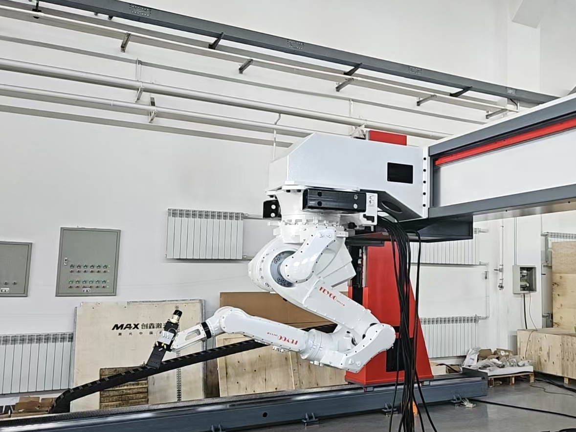 首臺(tái)大臂展真空激光焊接機(jī)器人完成重點(diǎn)國(guó)防裝備生產(chǎn)任務(wù)